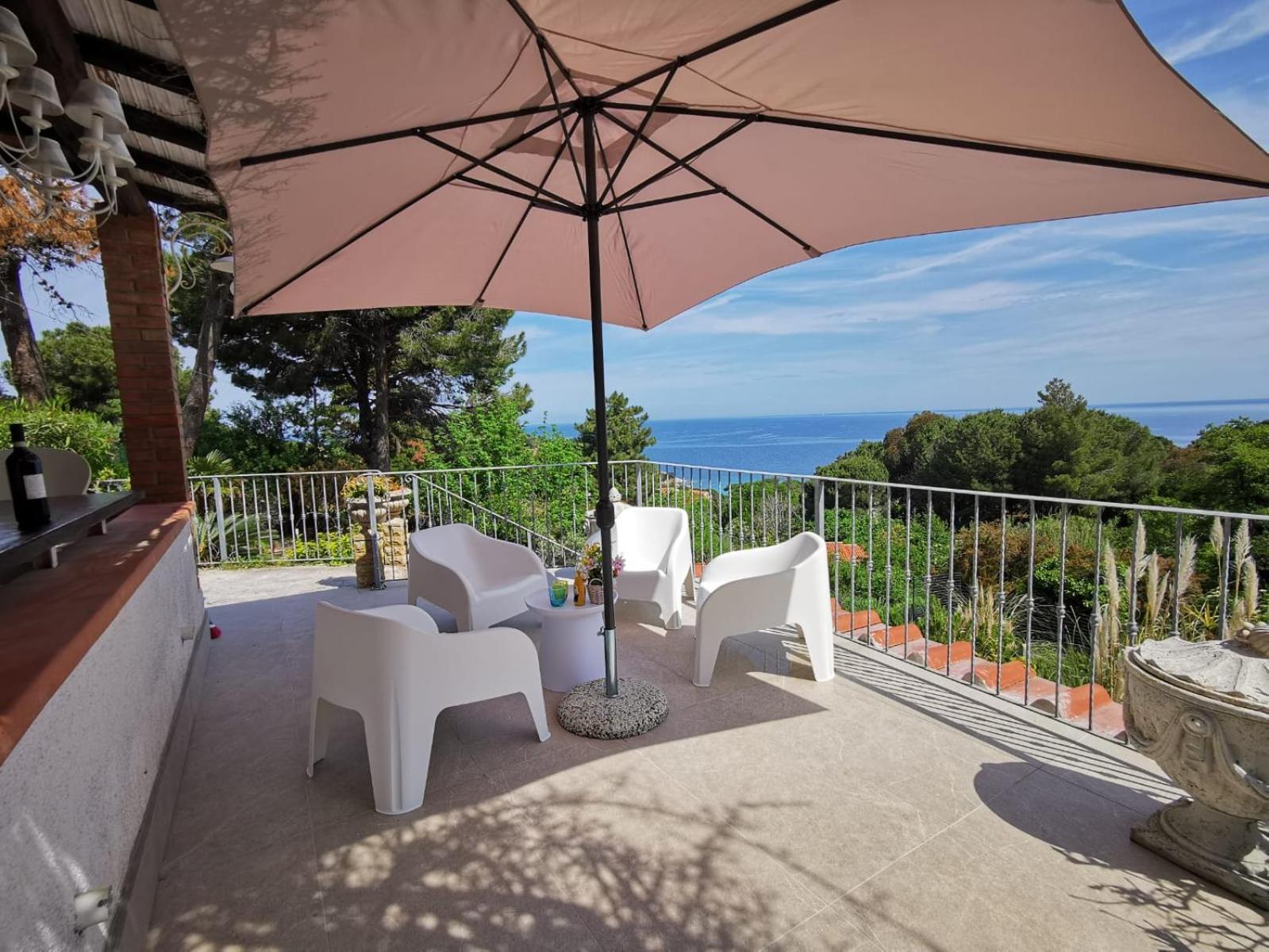 Casa Panoramica Bouganville SantʼAndrea Екстериор снимка