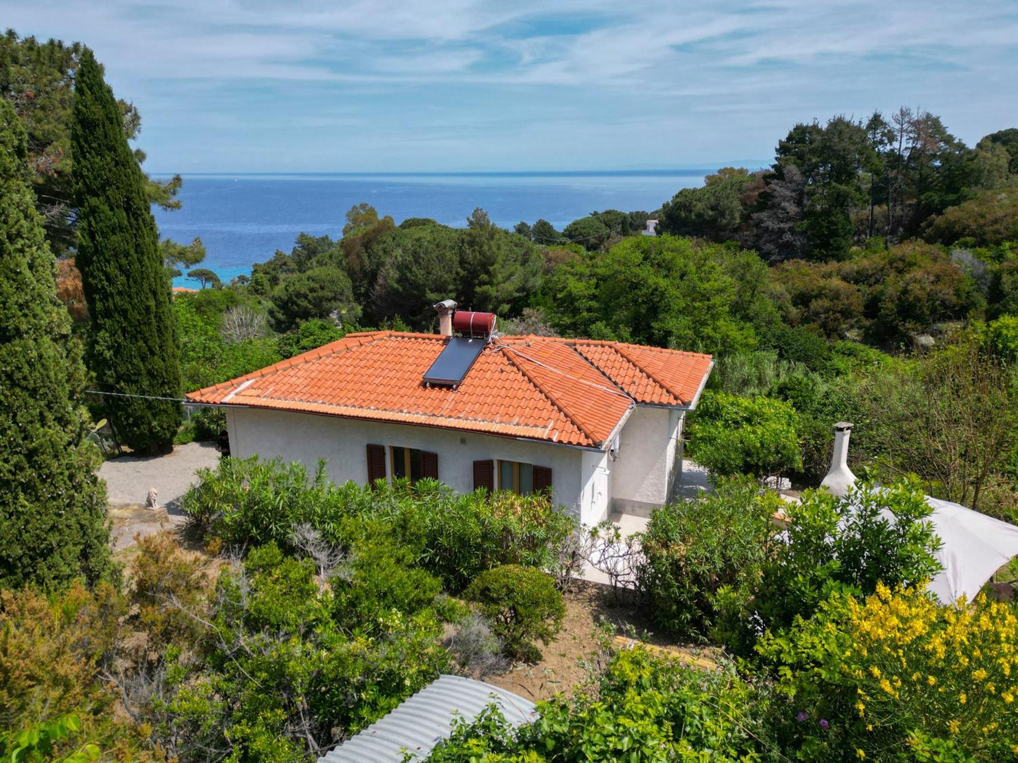 Casa Panoramica Bouganville SantʼAndrea Екстериор снимка